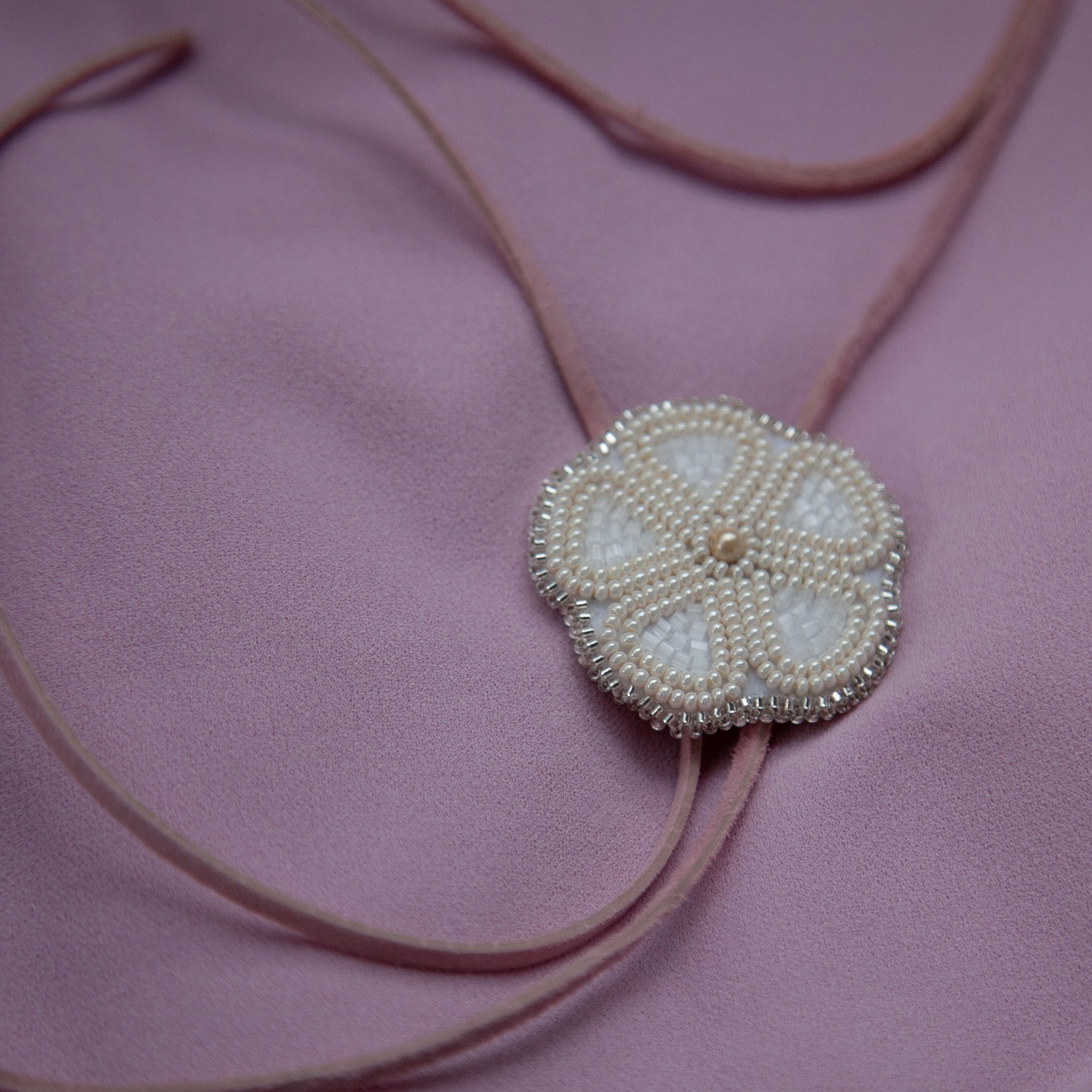 Ivory Flower Bolo