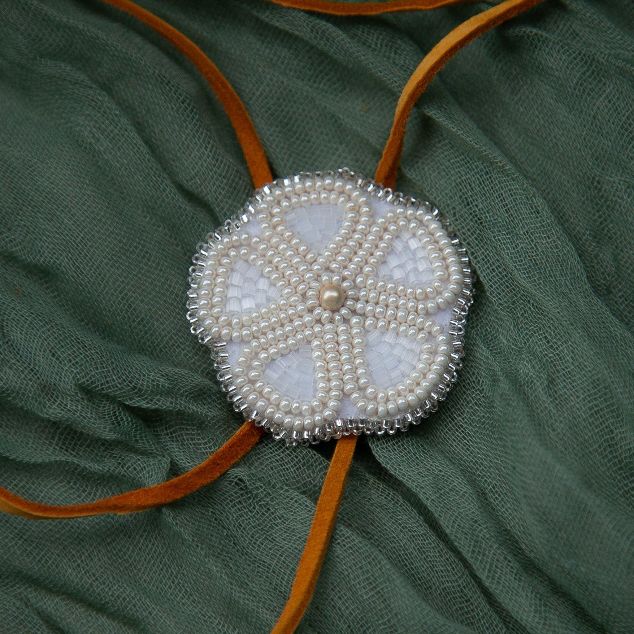 Ivory Flower Bolo