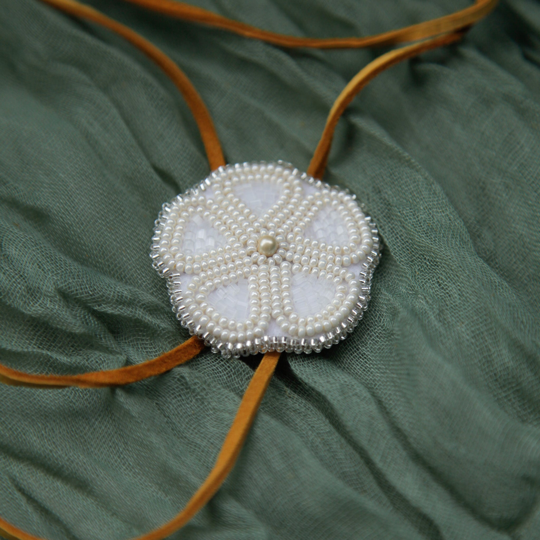 Ivory Flower Bolo